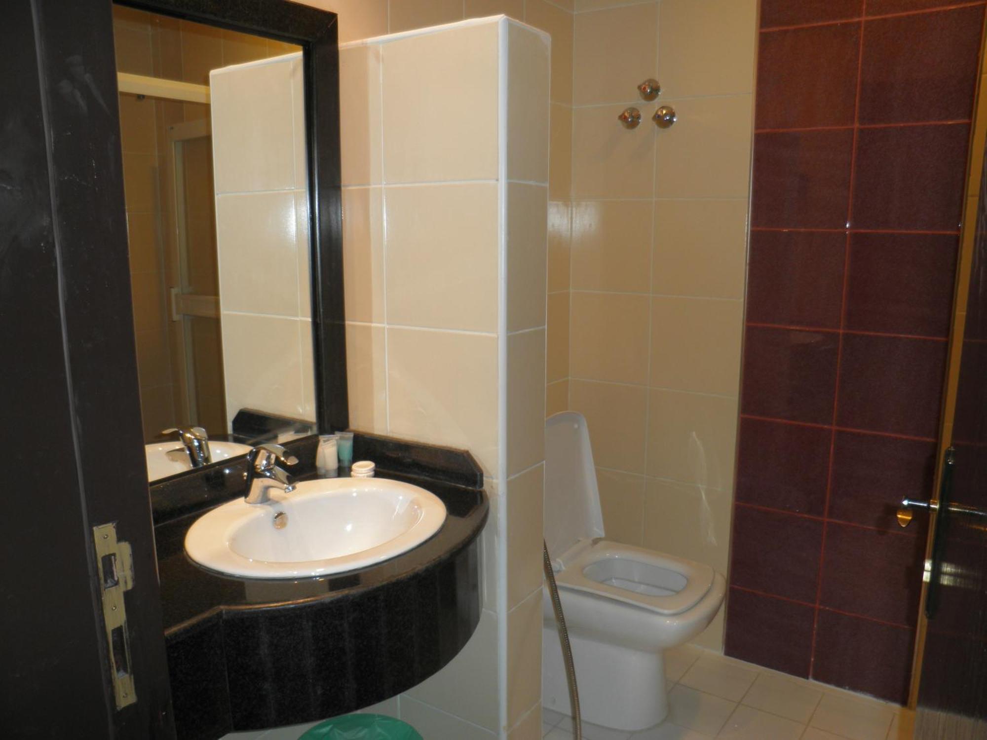 Marina Royal Hotel Suites Kuwait City Екстер'єр фото