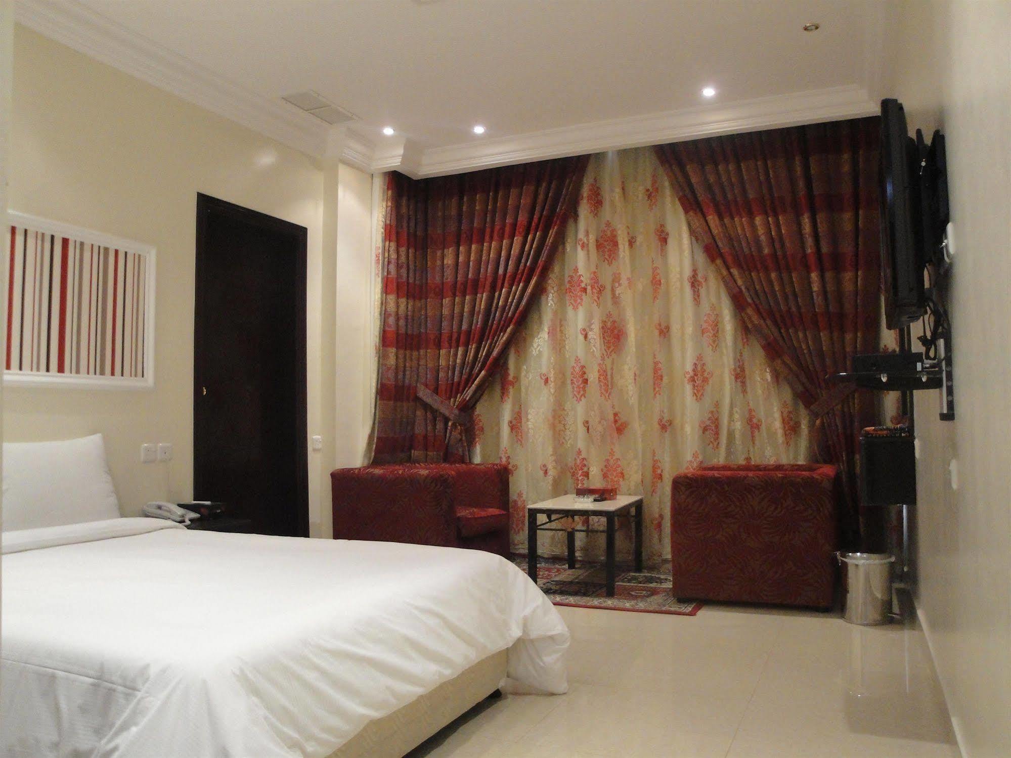 Marina Royal Hotel Suites Kuwait City Екстер'єр фото