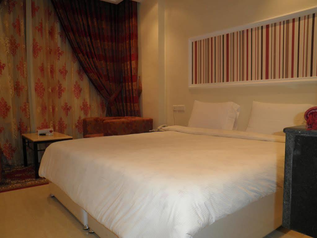 Marina Royal Hotel Suites Kuwait City Екстер'єр фото