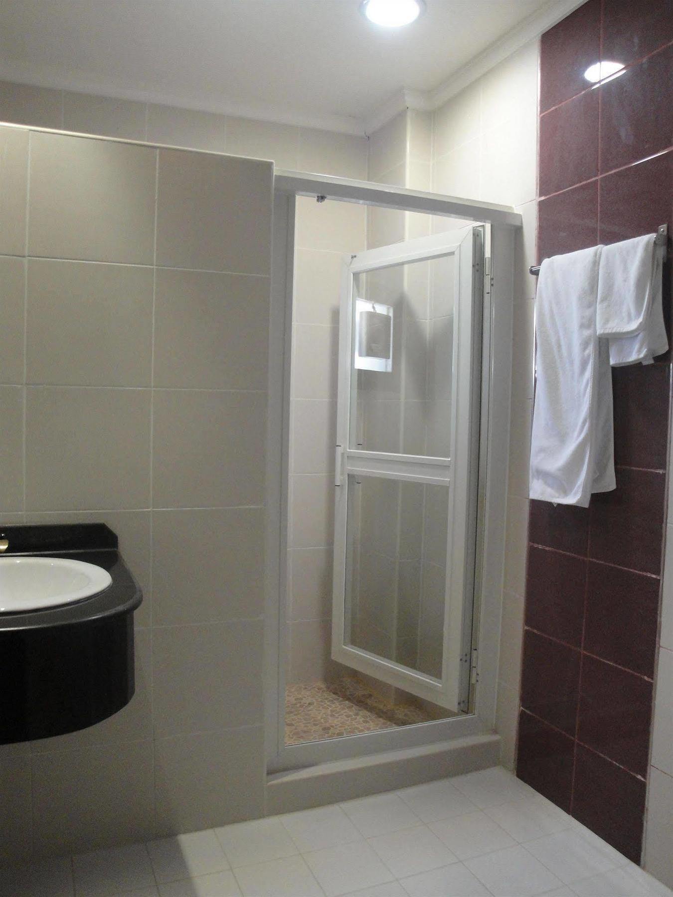 Marina Royal Hotel Suites Kuwait City Екстер'єр фото