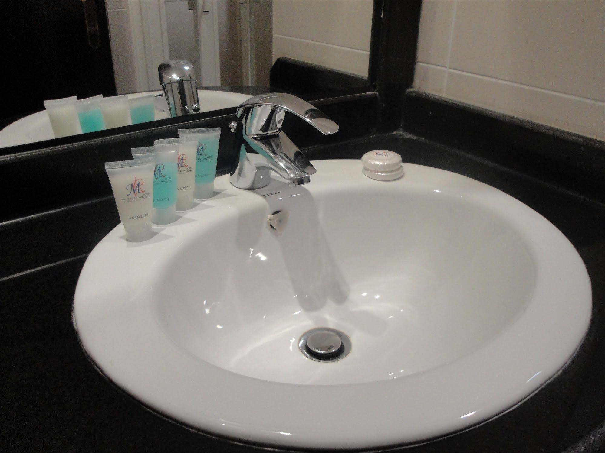 Marina Royal Hotel Suites Kuwait City Екстер'єр фото