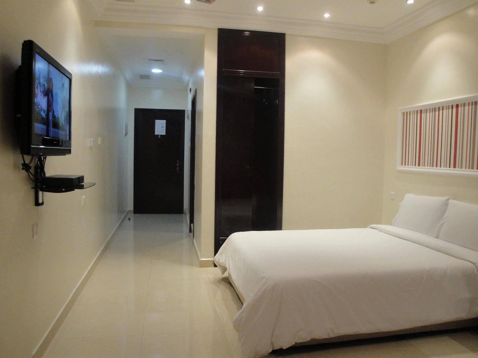 Marina Royal Hotel Suites Kuwait City Екстер'єр фото