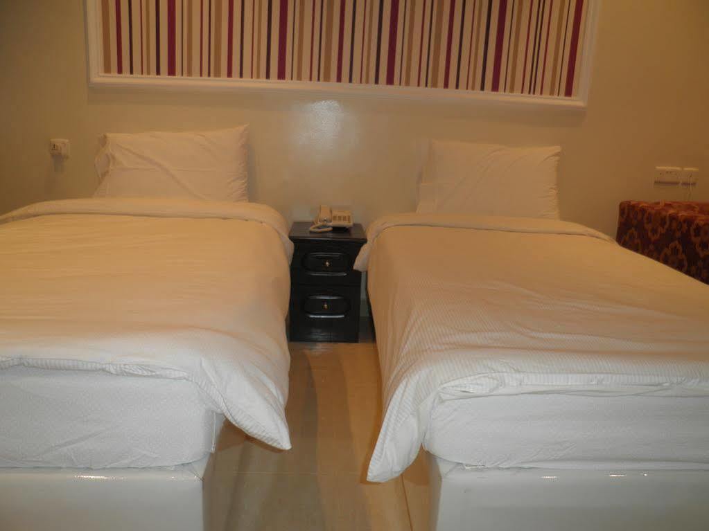 Marina Royal Hotel Suites Kuwait City Екстер'єр фото